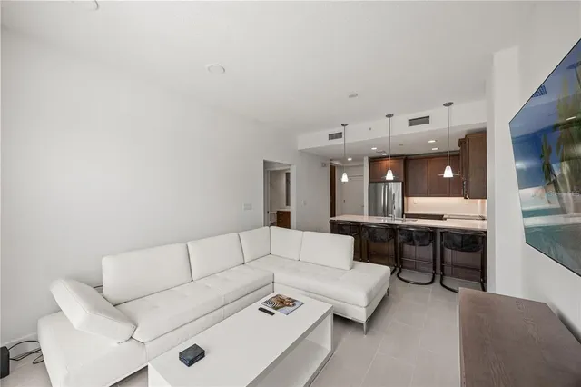 $3,900 | 1500 State Street, Unit 505, Sarasota, FL 34236