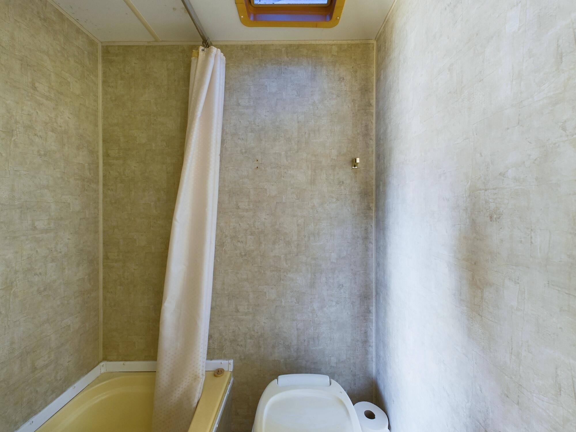 1224001 Holopaw Groves Rd Street St. Cloud, FL 34773 - Photo 30 of 99 a bathroom with a shower and toilet