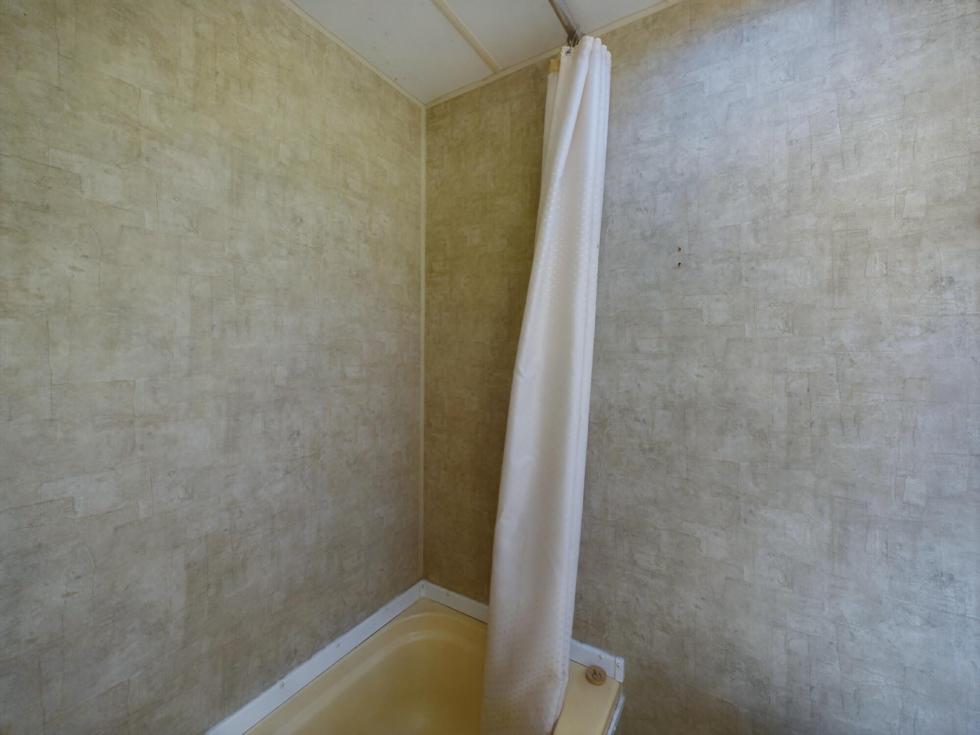 1224001 Holopaw Groves Rd Street St. Cloud, FL 34773 - Photo 31 of 99 a bathroom with a shower