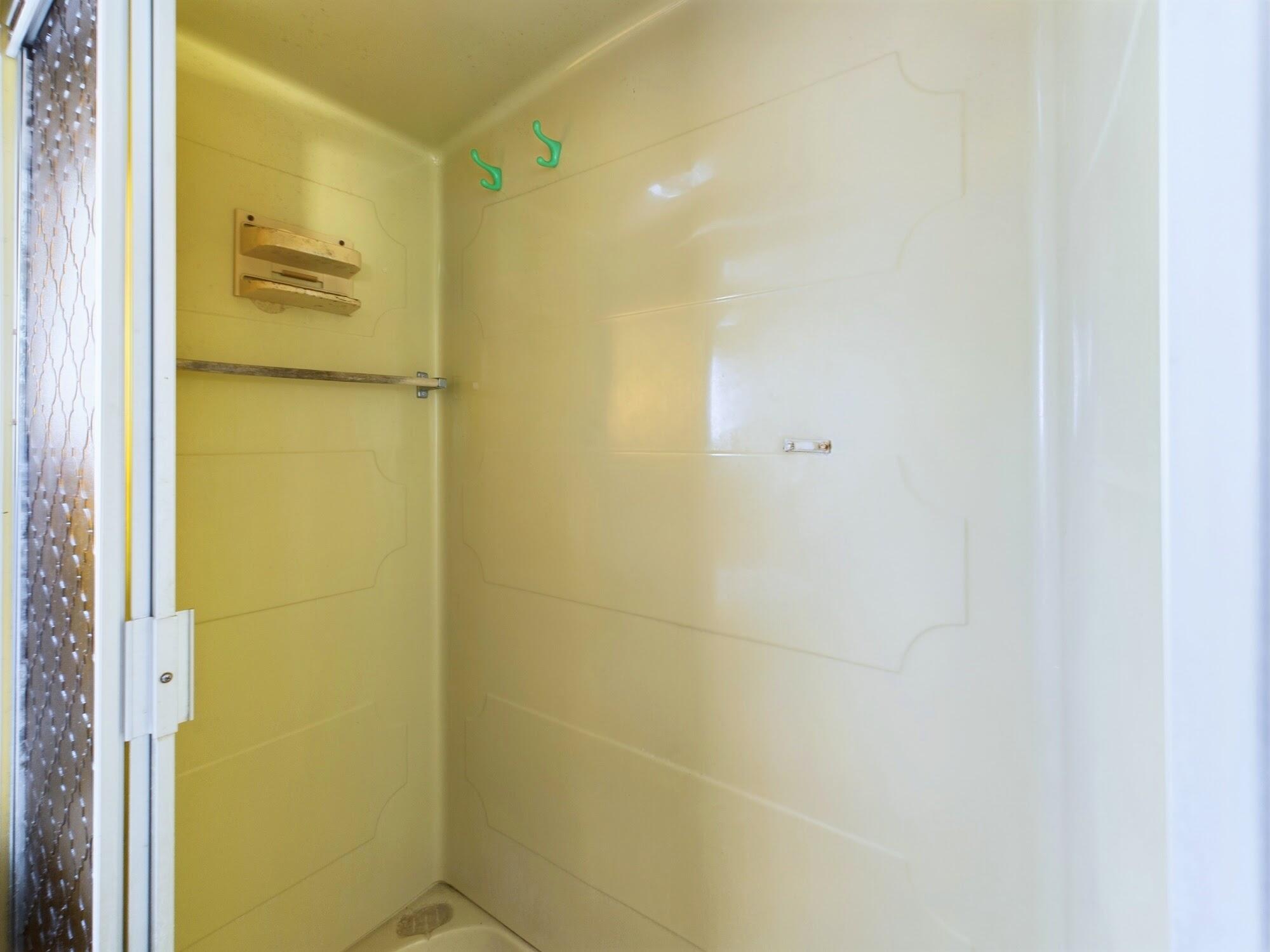 1224001 Holopaw Groves Rd Street St. Cloud, FL 34773 - Photo 51 of 99 a bathroom with a shower
