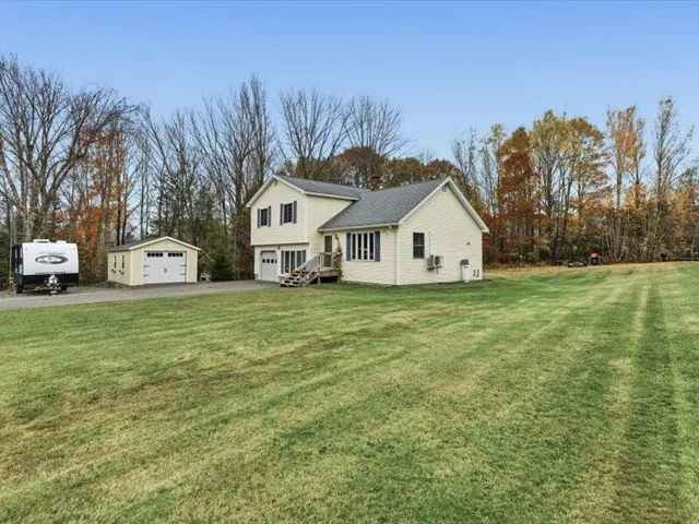 $395,000 | 21 Maple Leaf Lane, Hermon, ME 04401