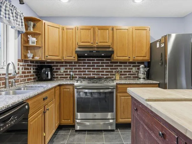 $375,000 | 21 Maple Leaf Lane, Hermon, ME 04401