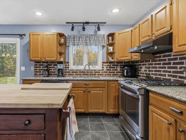 $375,000 | 21 Maple Leaf Lane, Hermon, ME 04401