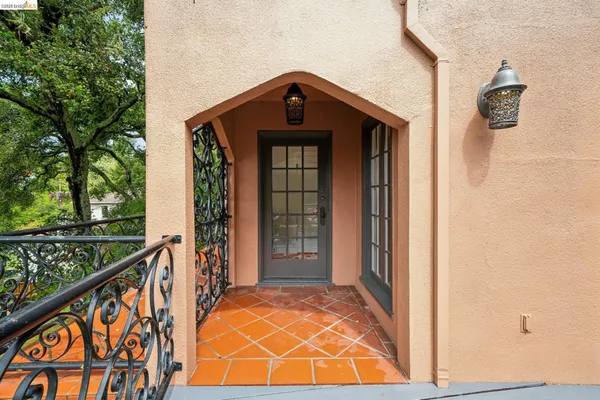 $1,075,000 | 5617 Moraga Avenue, Oakland, CA 94611