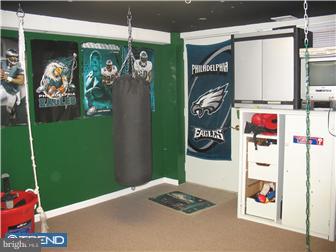 1402 Rainer Road Brookhaven, PA 19015 - Photo 10 of 12 Family Room