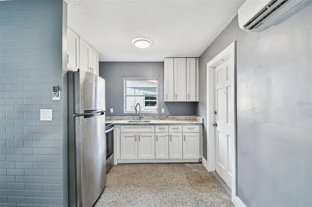 a view of an empty room with a ceiling fan