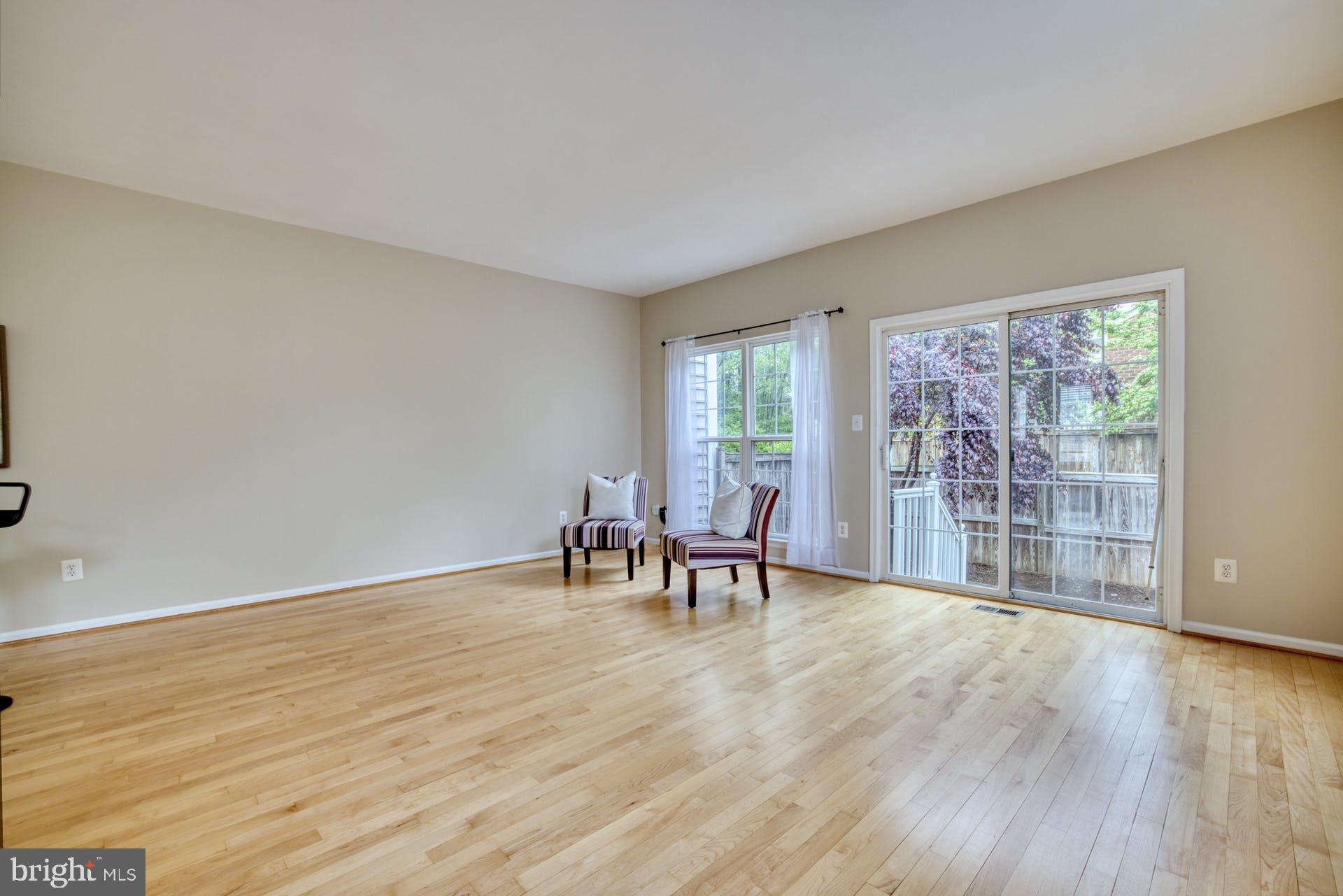 11482 Heritage Commons Way Reston, VA 20194 - Photo 17 of 32 Spacious main lvl w/w/o to fenced yard & patio