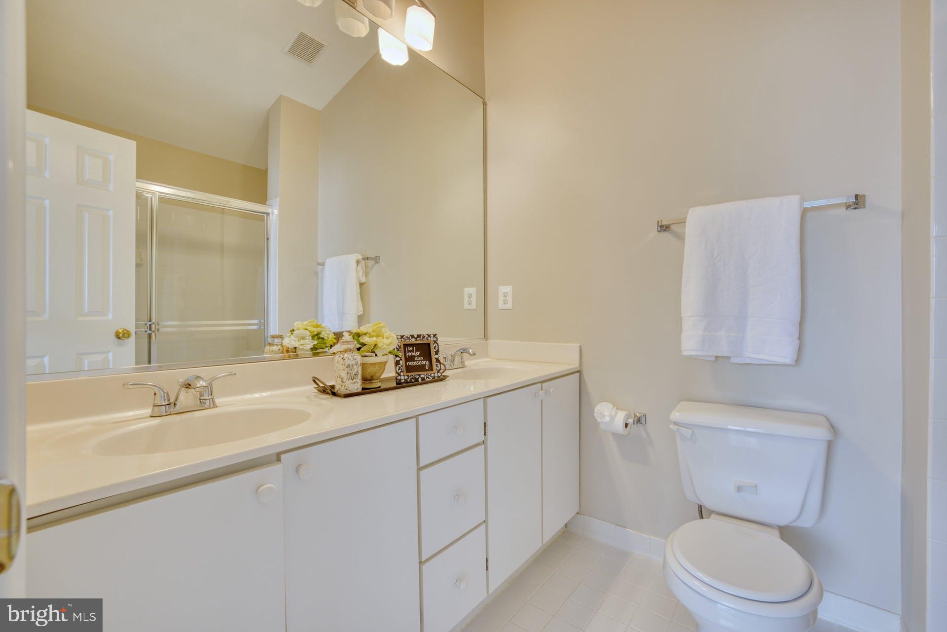 11482 Heritage Commons Way Reston, VA 20194 - Photo 22 of 32 Full bath