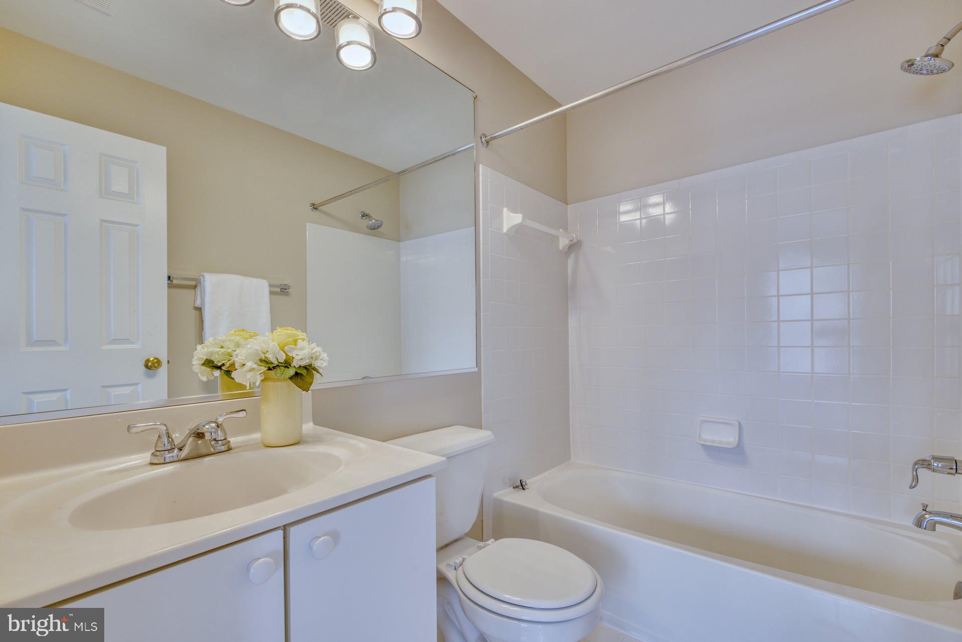 11482 Heritage Commons Way Reston, VA 20194 - Photo 24 of 32 Full bath