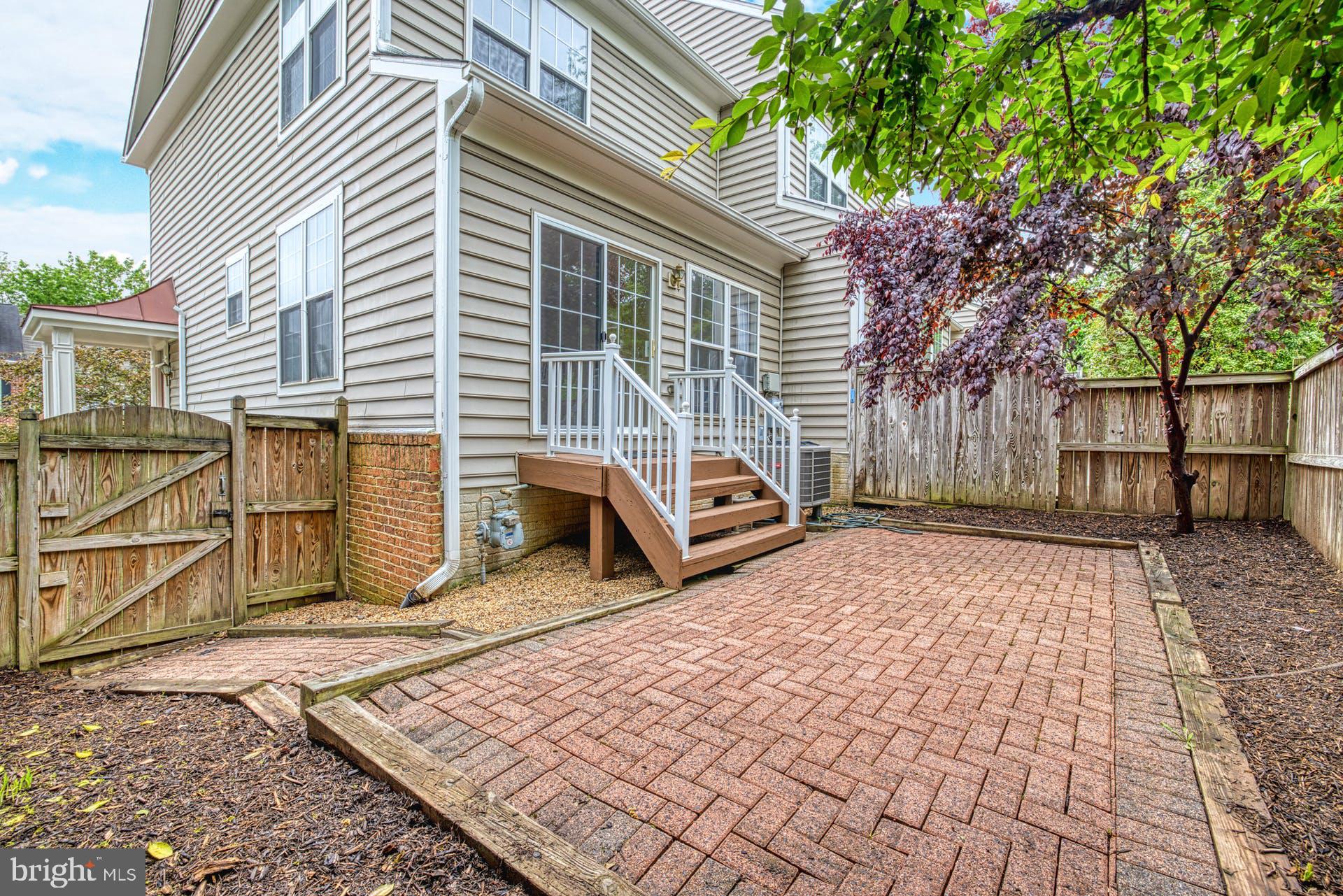 11482 Heritage Commons Way Reston, VA 20194 - Photo 29 of 32 Brick patio