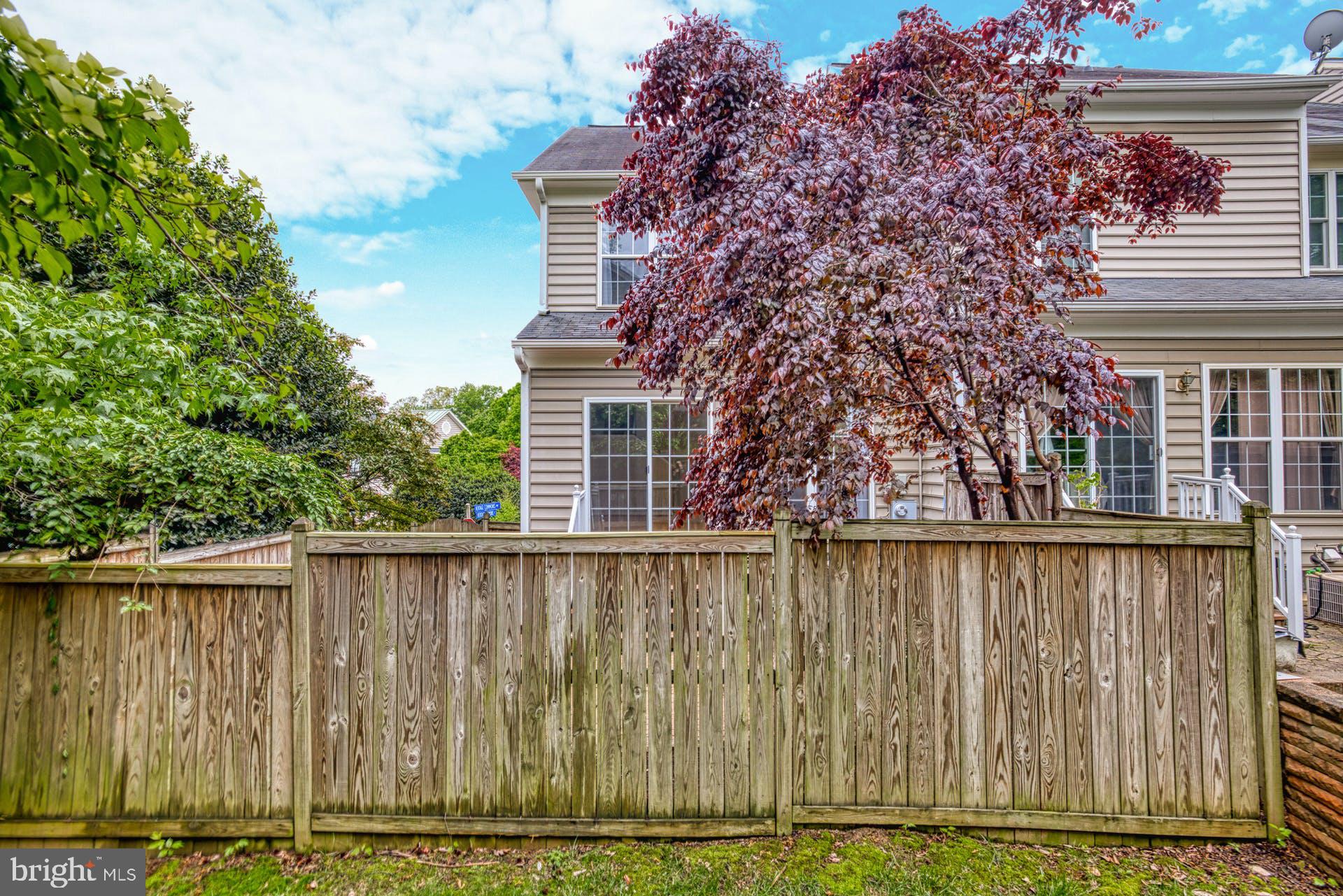 11482 Heritage Commons Way Reston, VA 20194 - Photo 31 of 32 Fenced yard