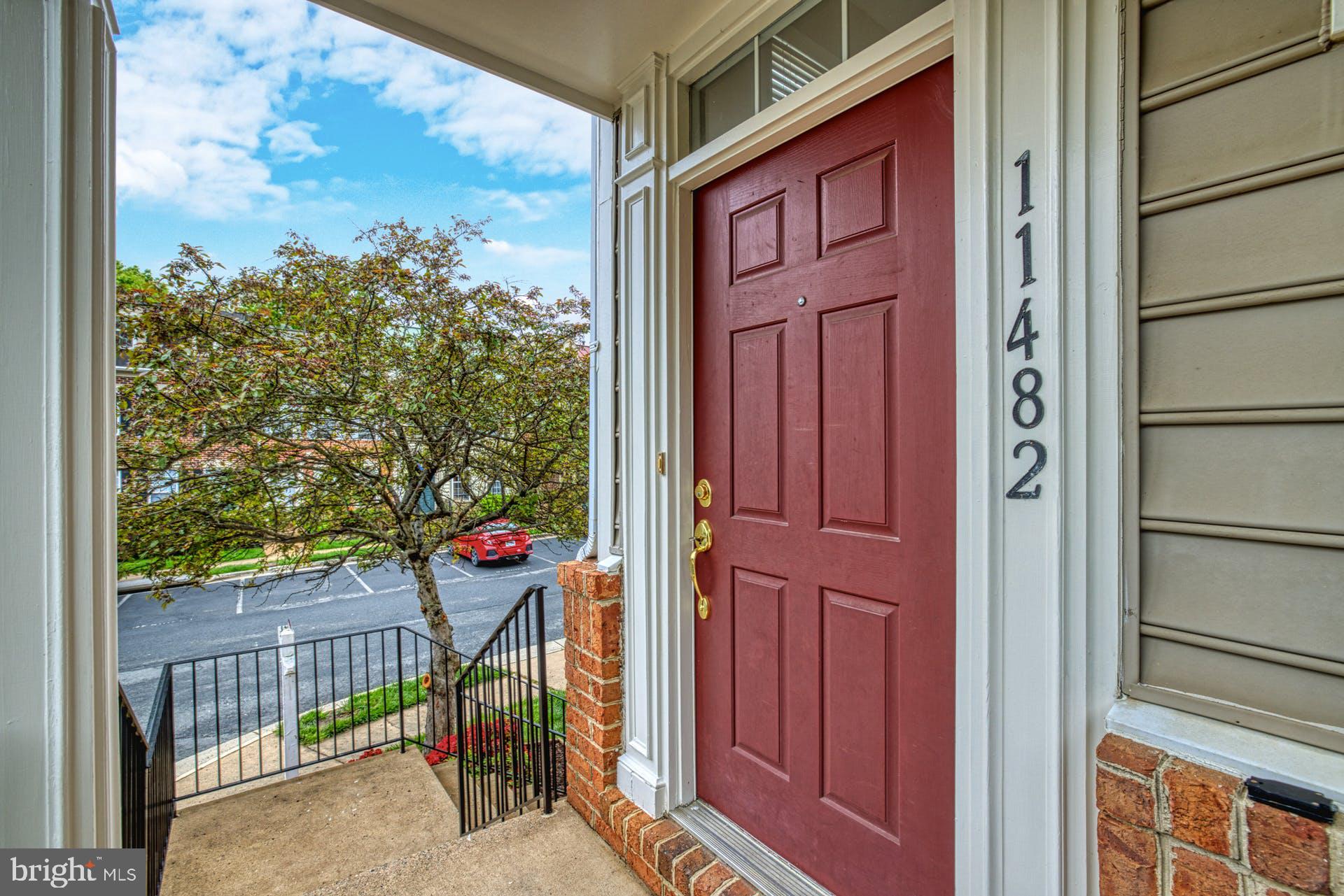 11482 Heritage Commons Way Reston, VA 20194 - Photo 4 of 32 Welcome home to 11482 Heritage Commons Way!