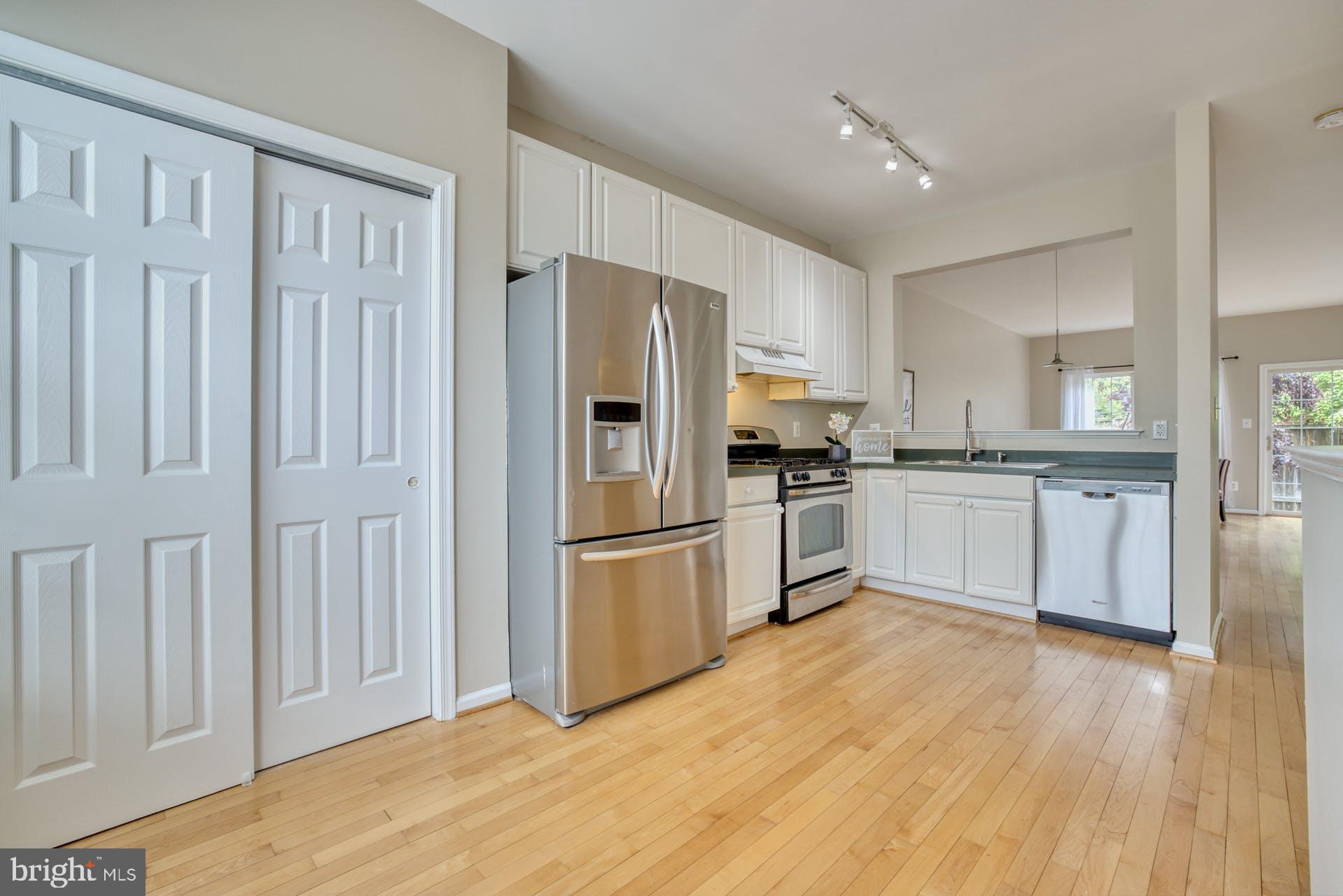11482 Heritage Commons Way Reston, VA 20194 - Photo 10 of 32