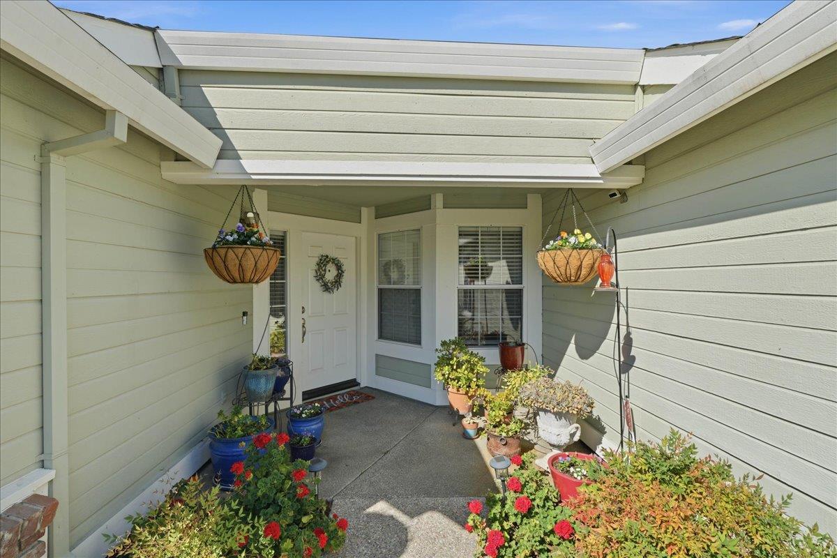 4072 Alex Lane Carmichael, CA 95608 - Photo 4 of 35