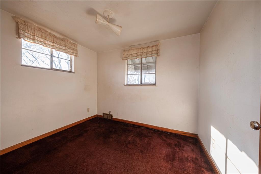 939 Delevan Street Pittsburgh, PA 15217 - Photo 16 of 36 an empty room with windows
