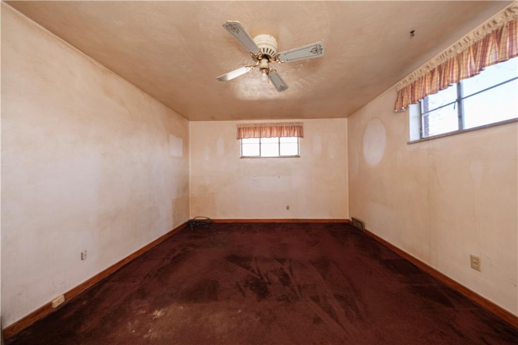 939 Delevan Street Pittsburgh, PA 15217 - Photo 18 of 36 an empty room with a ceiling fan and window