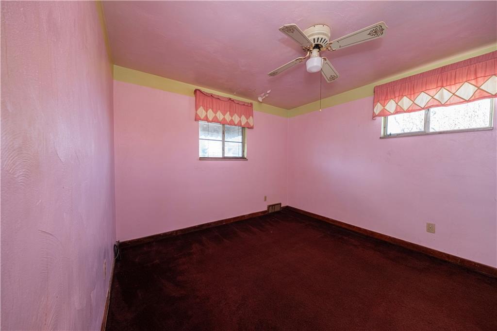 939 Delevan Street Pittsburgh, PA 15217 - Photo 19 of 36 a view of an empty room with a window