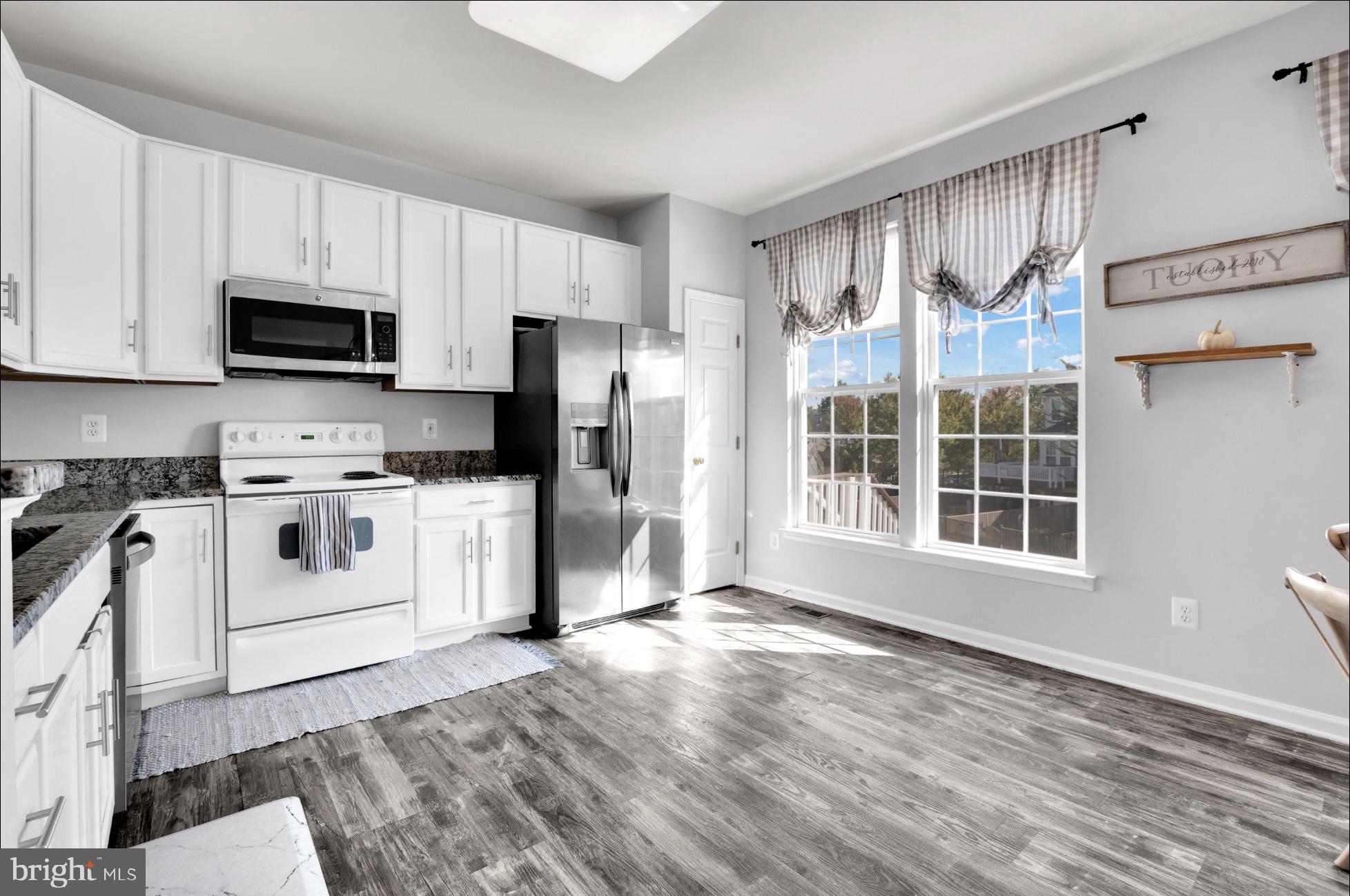 25336 Sweetness Terrace Aldie, VA 20105 - Photo 13 of 33 a kitchen with stainless steel appliances a stove a refrigerator and a sink