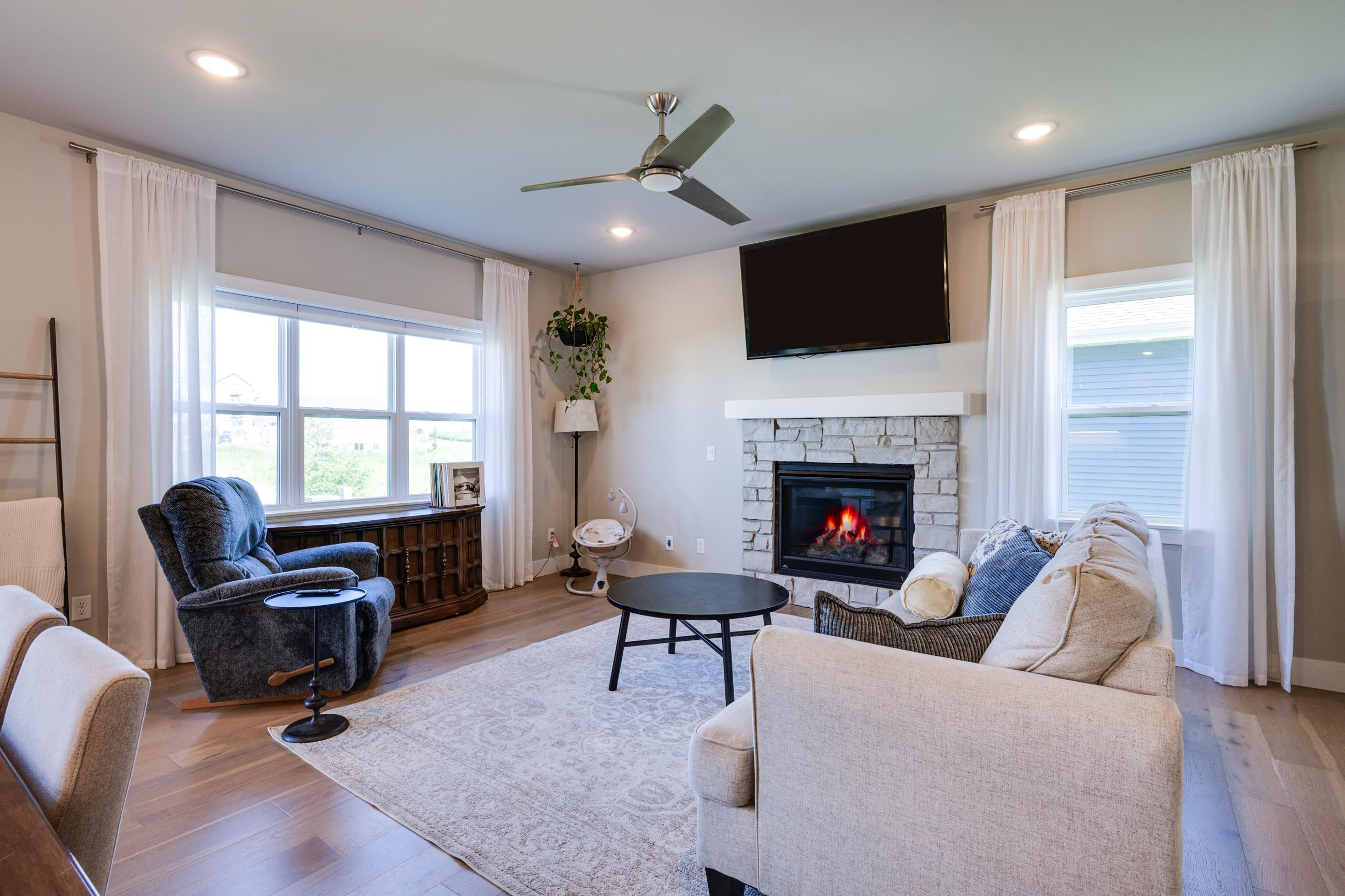 129 North Legacy Way Sun Prairie, WI 53590 - Photo 4 of 54