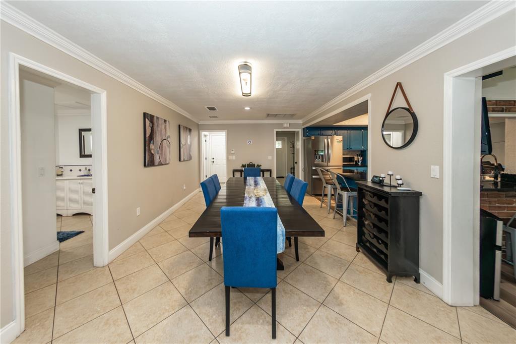 5584 North Dean Road Orlando, FL 32817 - Photo 12 of 39 a living room with furniture and a large mirror