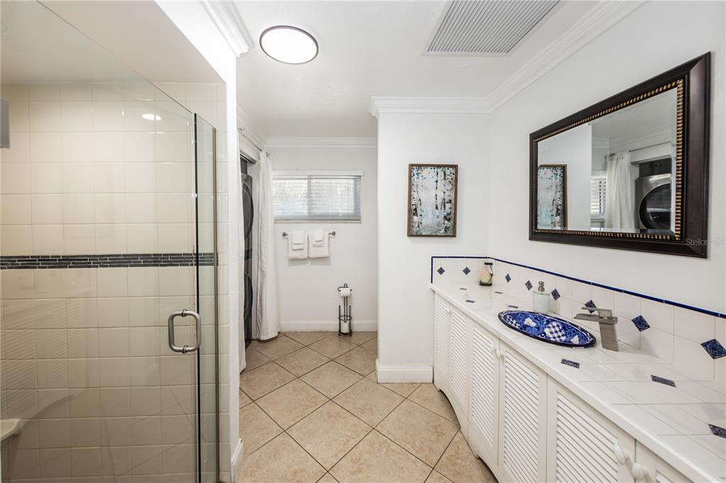 5584 North Dean Road Orlando, FL 32817 - Photo 19 of 39 a bathroom with a tub sink and mirror