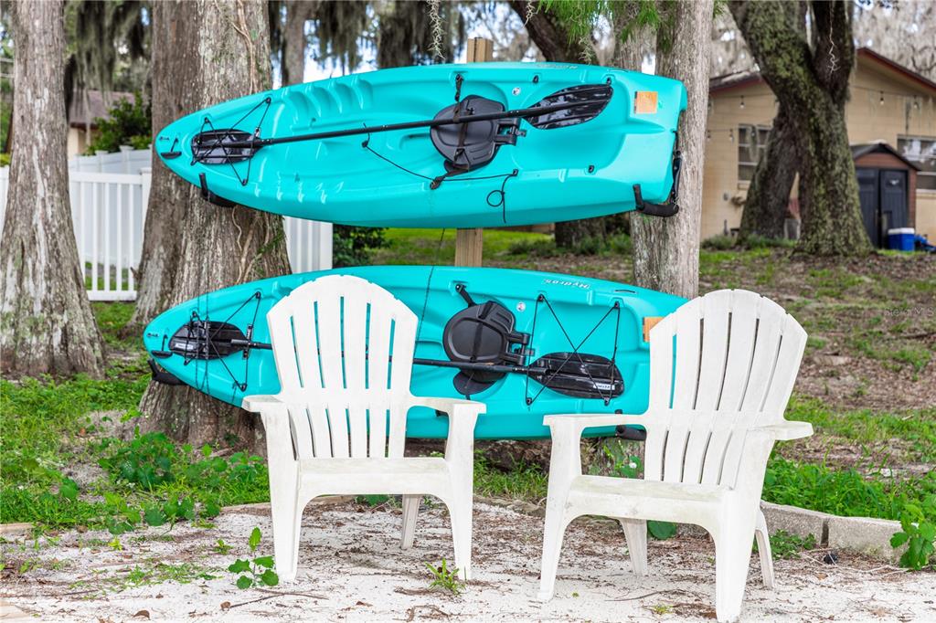 5584 North Dean Road Orlando, FL 32817 - Photo 31 of 39 a view of outdoor dining area with chairs and table