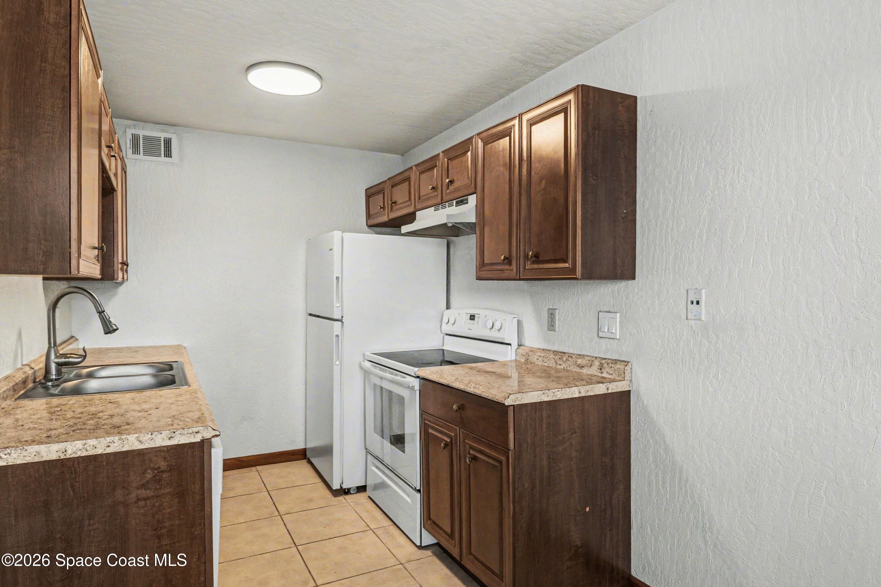 1123 Tree Ridge Lane Northeast Palm Bay, FL 32905 - Photo 9 of 16 008_file_9066