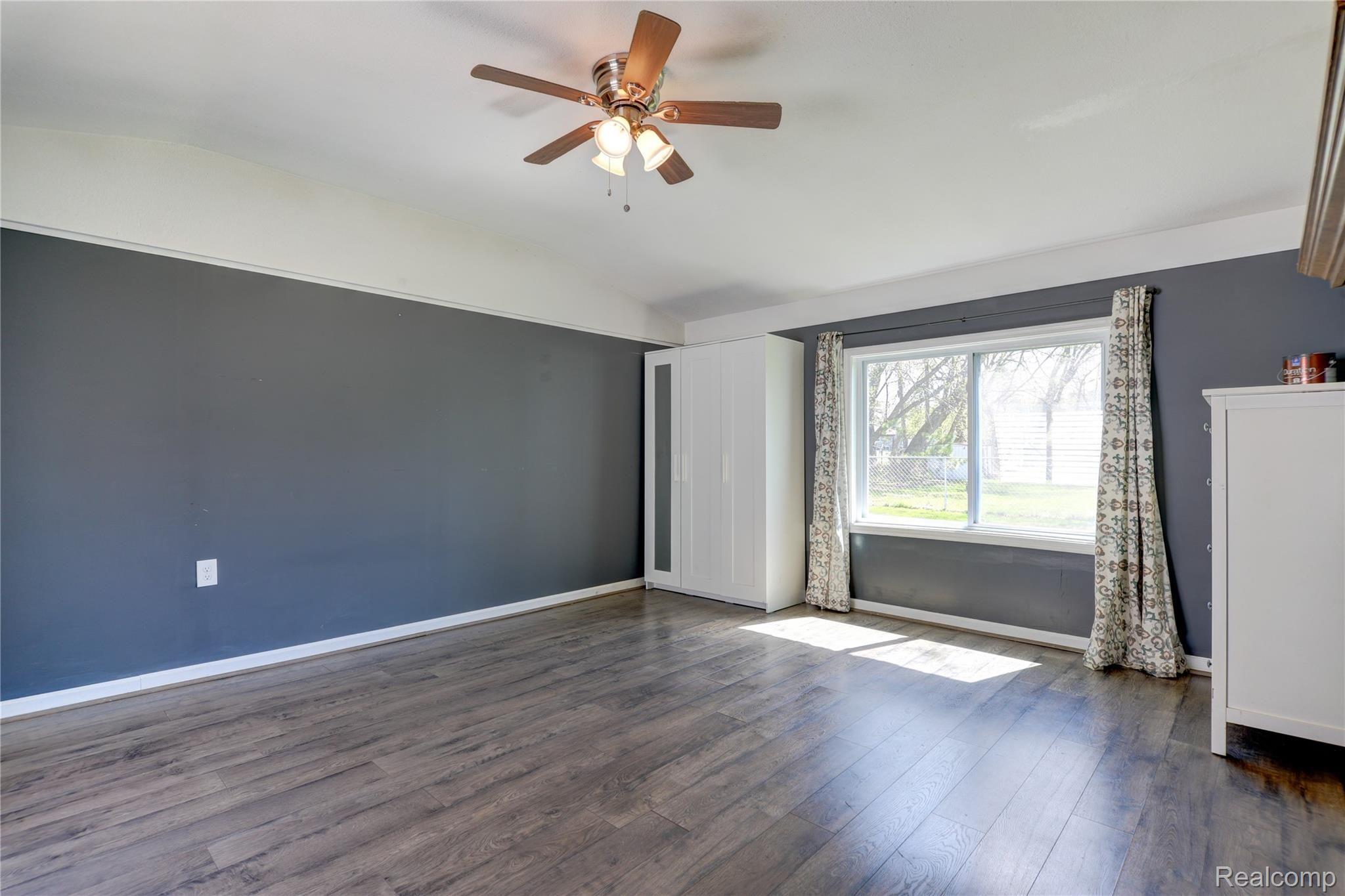4296 North Genesee Road Flint, MI 48506 - Photo 8 of 17 Interior-7.jpg
