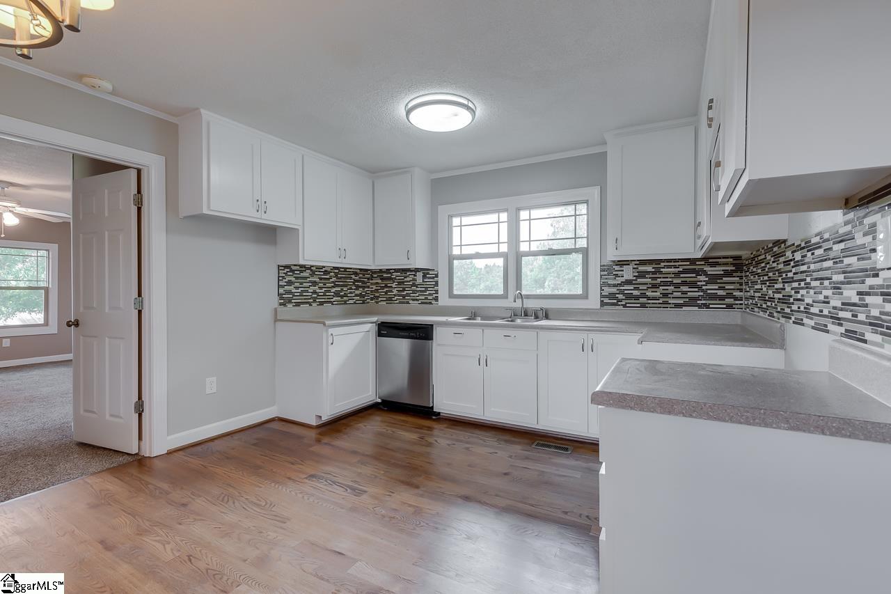 827 5 Forks Road Liberty, SC 29657 - Photo 14 of 28