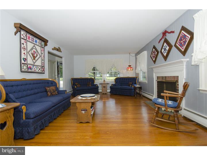 617 Minshall Road Springfield, PA 19064 - Photo 3 of 20 Living Room