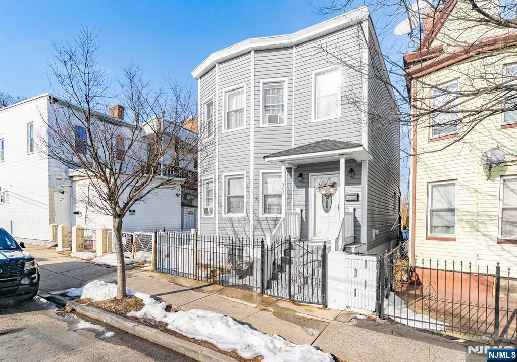 209 Taylor Street Orange, NJ 07050 - Photo 17 of 18