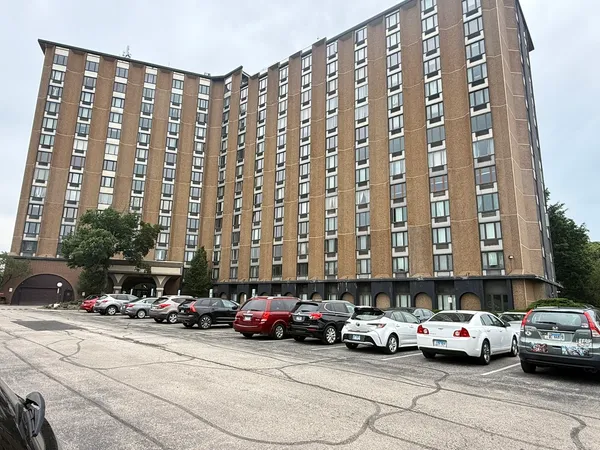 $1,525 | 1 Renaissance Place, Unit 304, Palatine, IL 60067
