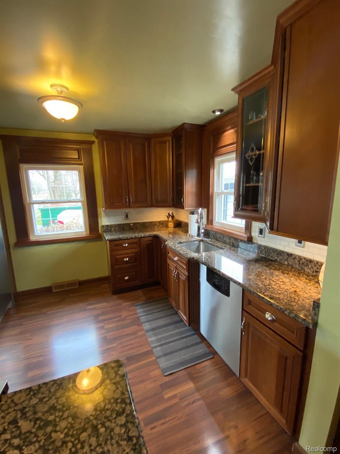 28473 Northline Road Romulus, MI 48174 - Photo 15 of 40 IMG_0859.jpg