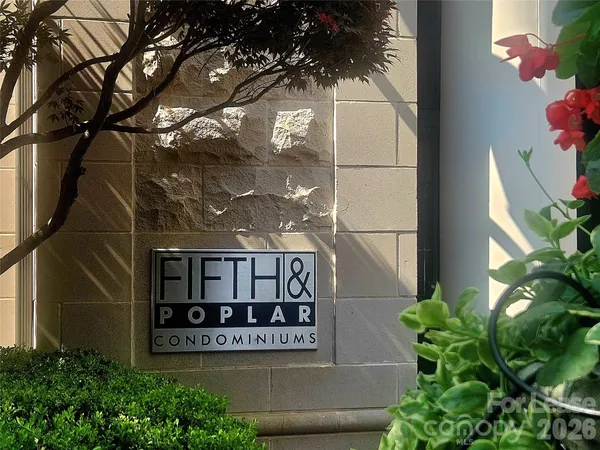 $3,295 | 300 West 5th Street, Unit 105, Charlotte, NC 28202