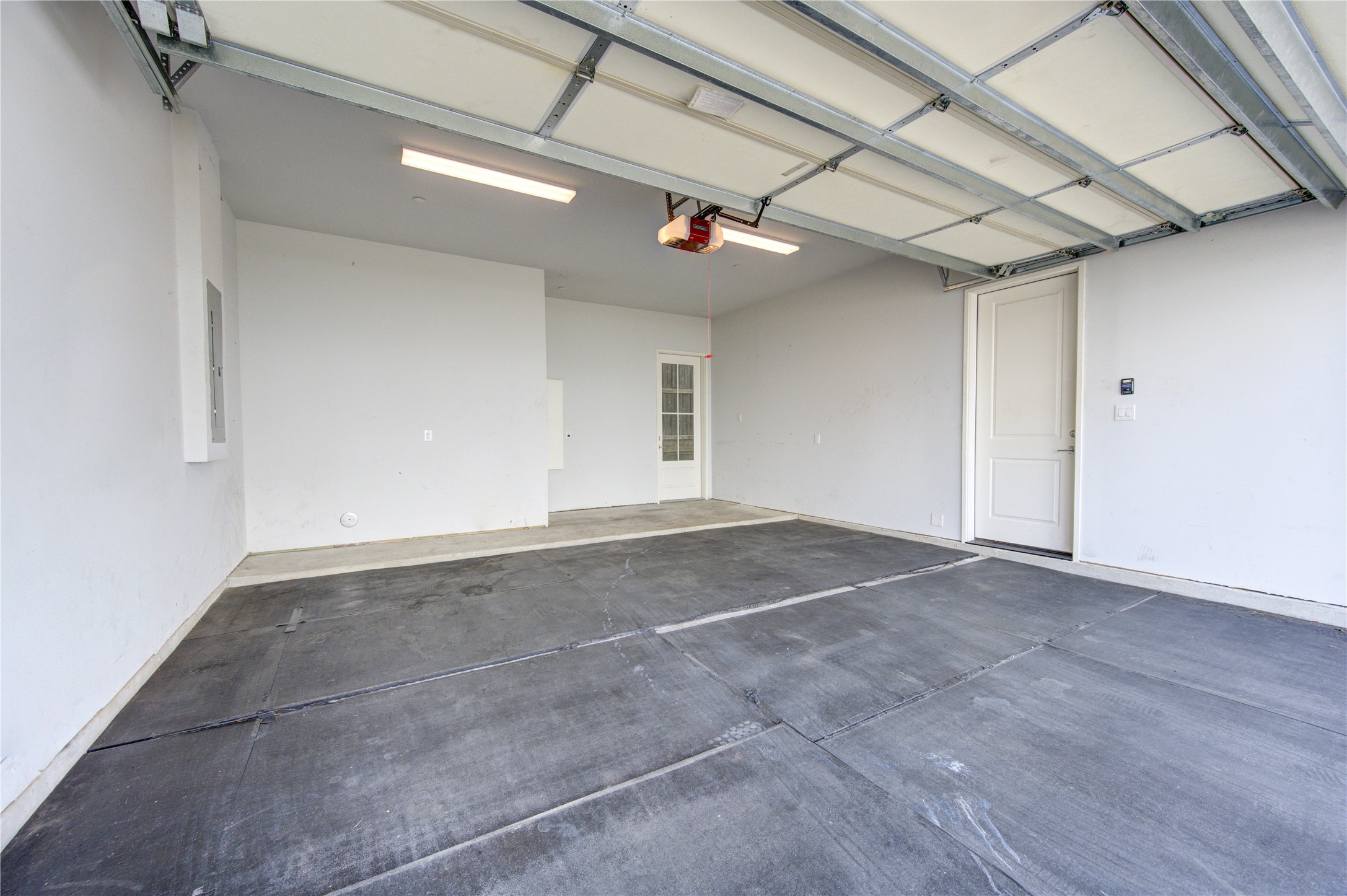 5336 Chandler Street Houston, TX 77007 - Photo 33 of 35 Oversized garage perfect for storage or a work bench