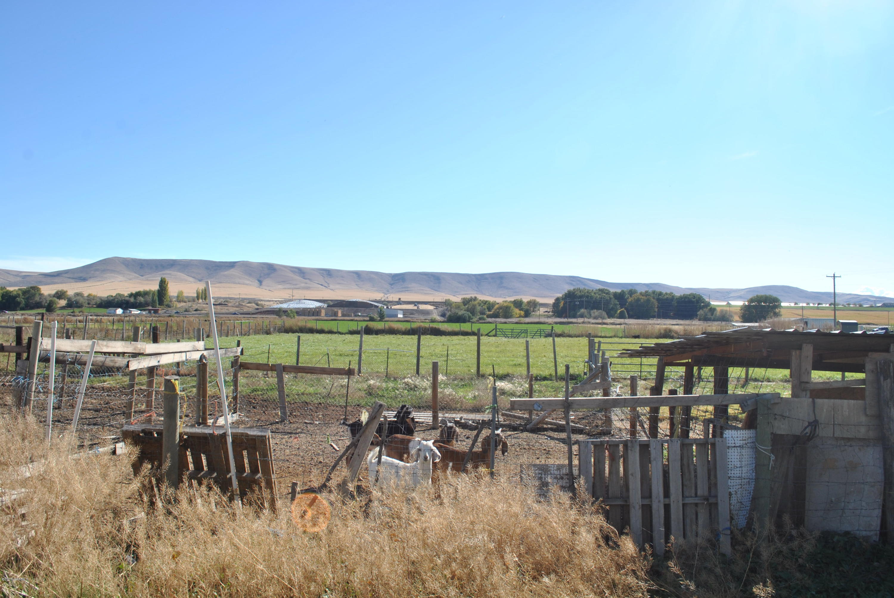 Sr-22 Bus Road Mabton, WA 98935 - Photo 11 of 15 a view of a terrace with sitting area