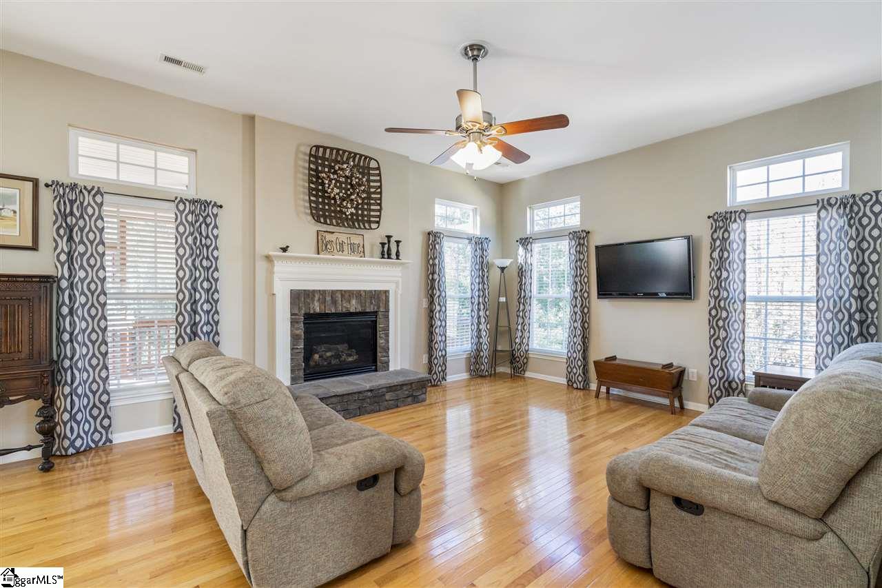 315 Amberleaf Way Simpsonville, SC 29681 - Photo 2 of 28 Gallery Image 2