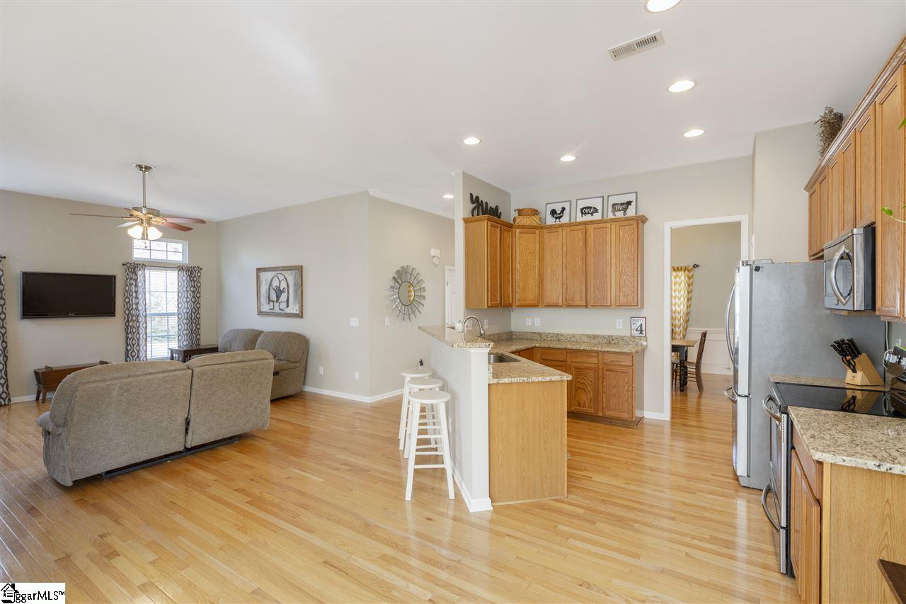 315 Amberleaf Way Simpsonville, SC 29681 - Photo 8 of 28 Gallery Image 8