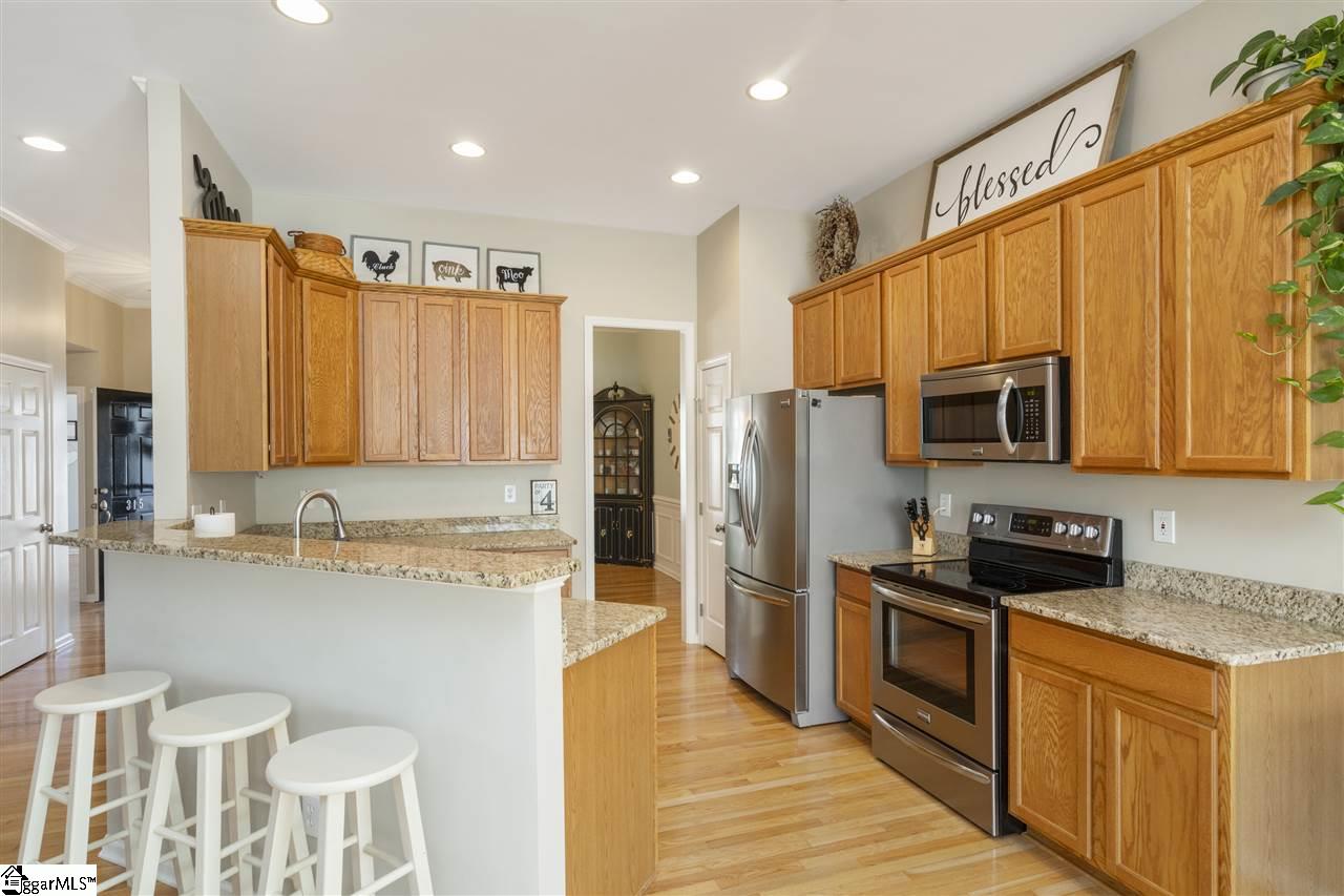 315 Amberleaf Way Simpsonville, SC 29681 - Photo 10 of 28 Gallery Image 10