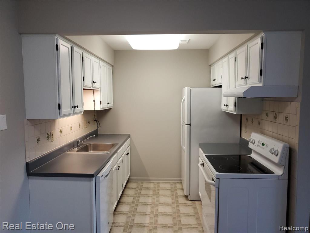 43284 Mound Road, Unit 407 Sterling Heights, MI 48314 - Photo 5 of 11