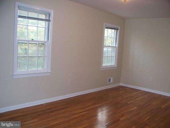 13513 Middlevale Lane Silver Spring, MD 20906 - Photo 2 of 15 Sitting Room