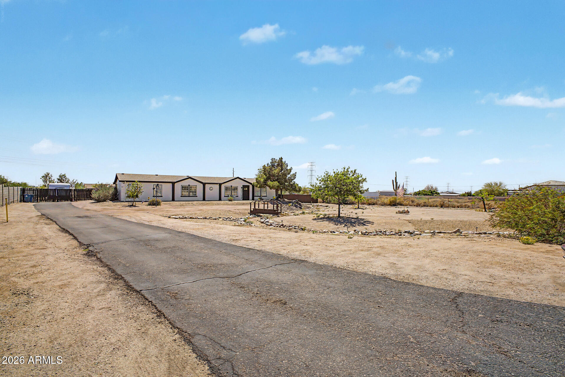 9815 East Brown Road Mesa, AZ 85207 - Photo 4 of 31 Driveway up yo House