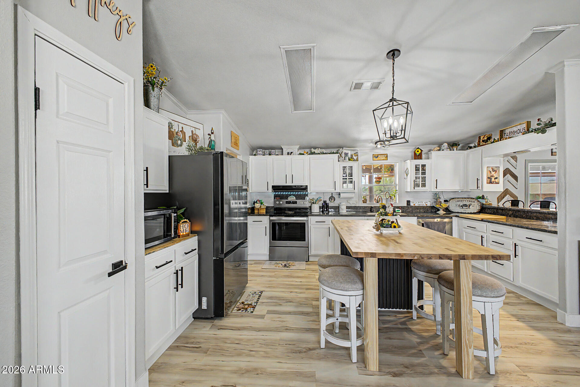 9815 East Brown Road Mesa, AZ 85207 - Photo 10 of 31 Kitchen