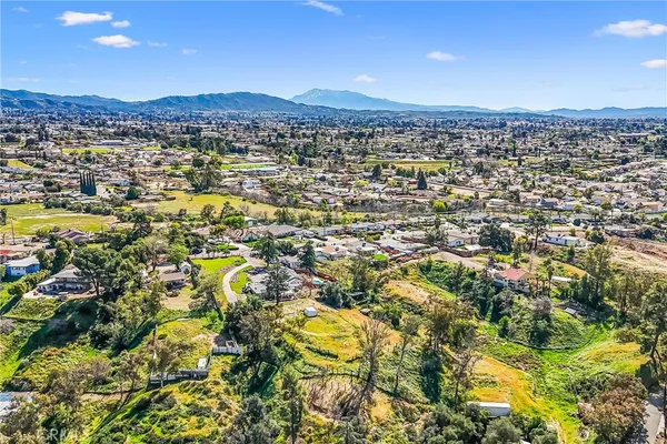 $1,095,000 | 33574 Washington Drive, Yucaipa, CA 92399