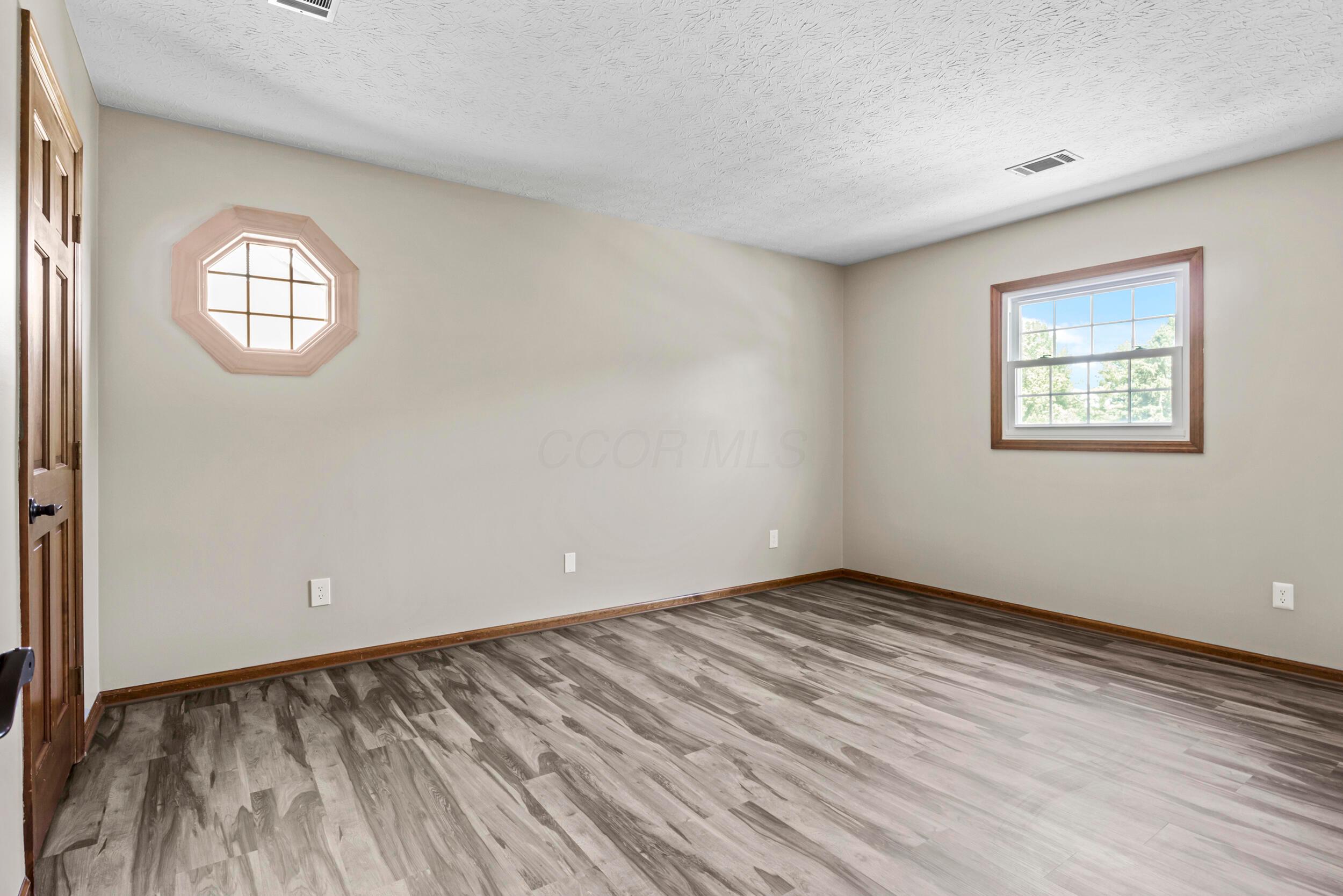 5329 Roscommon Road Dublin, OH 43017 - Photo 23 of 43 img_1146