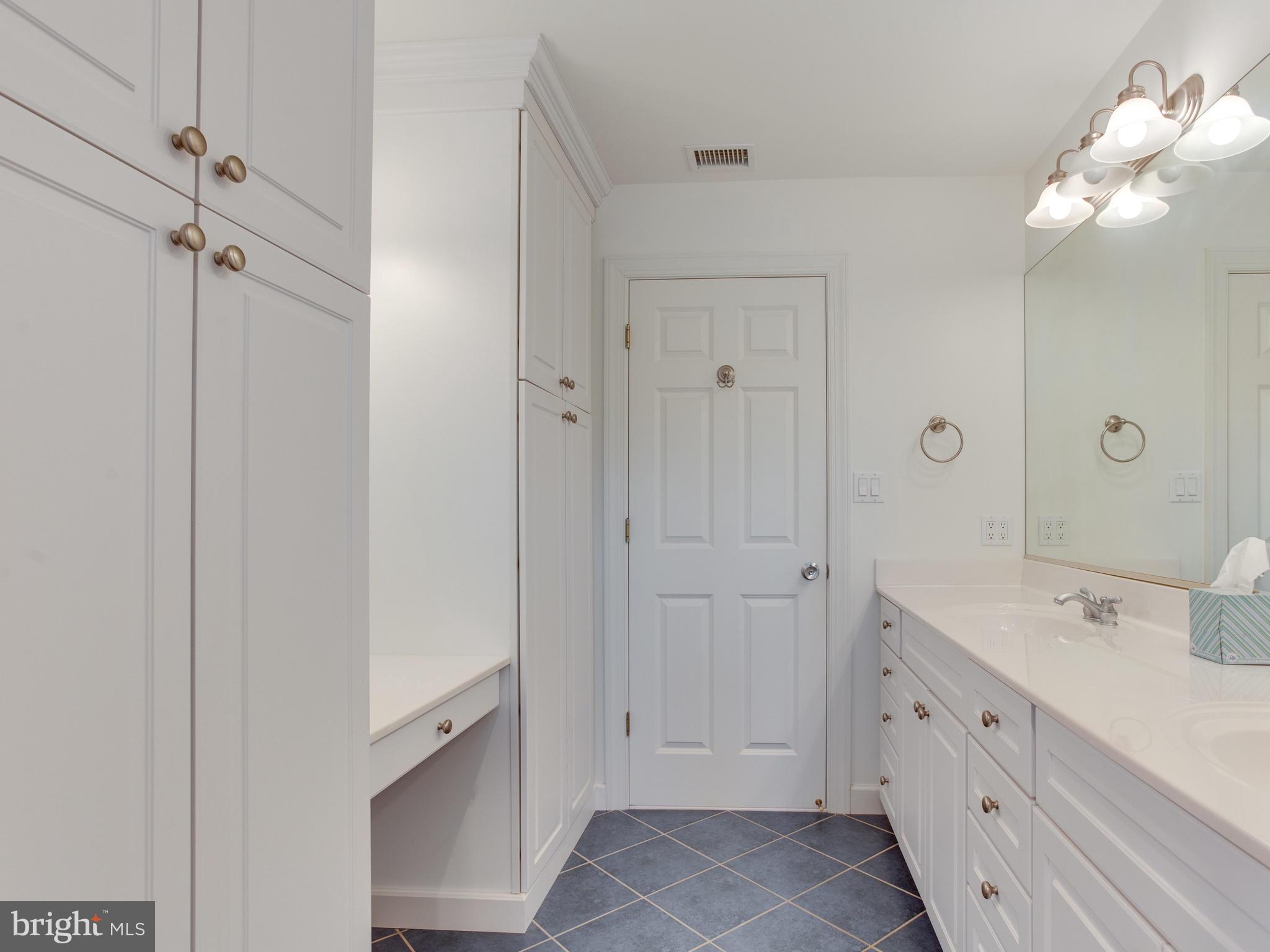 5970 Little Road Lothian, MD 20711 - Photo 34 of 60 Bright, white and happy!