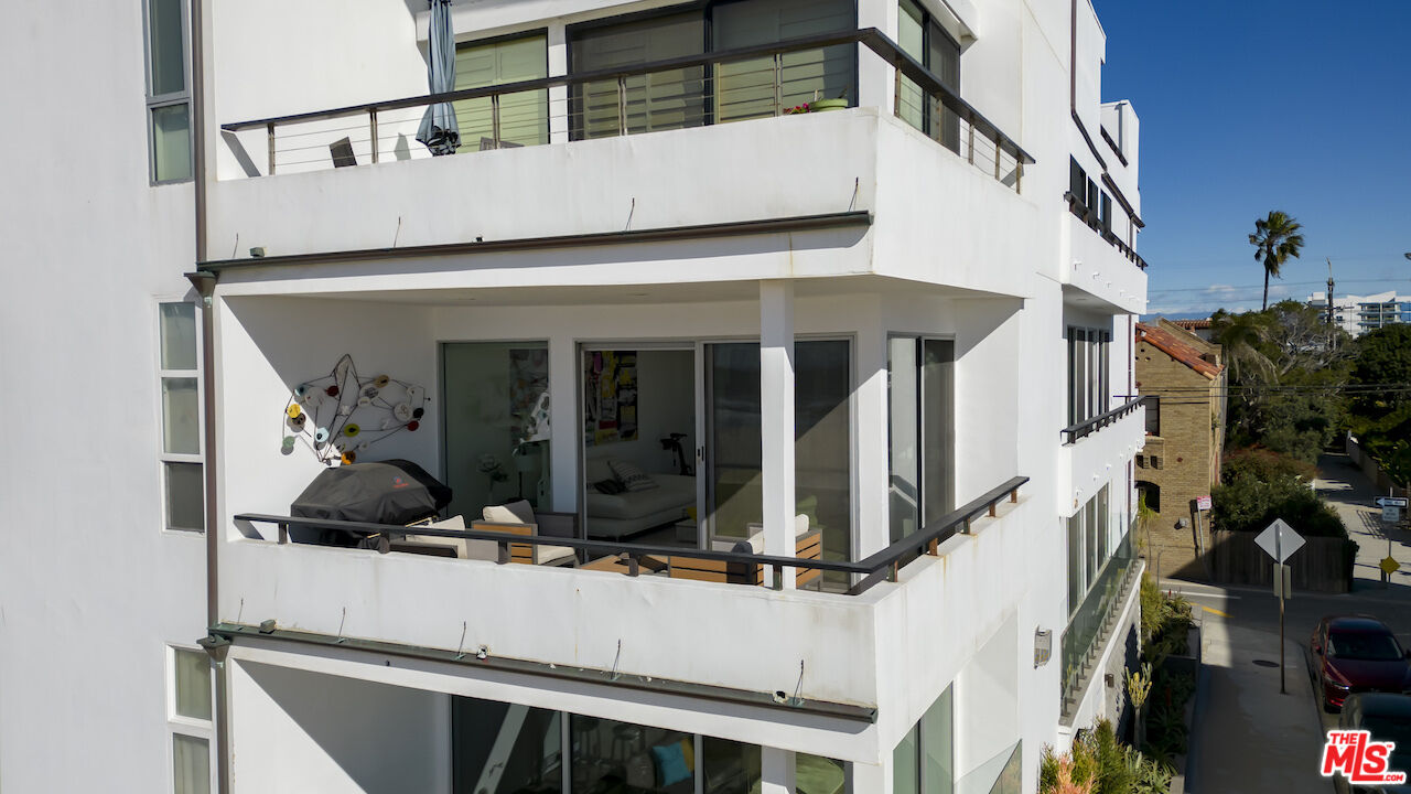 1 Eastwind Street, Unit 201 Marina del Rey, CA 90292 - Photo 33 of 40 a view of a house with sitting area