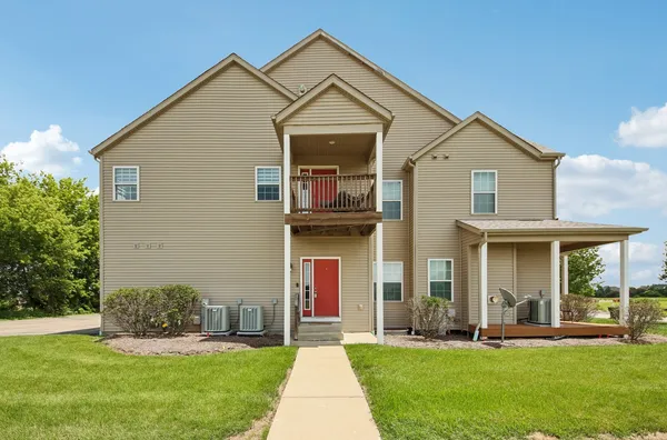 $194,900 | 661 Stonegate Drive, Sycamore, IL 60178