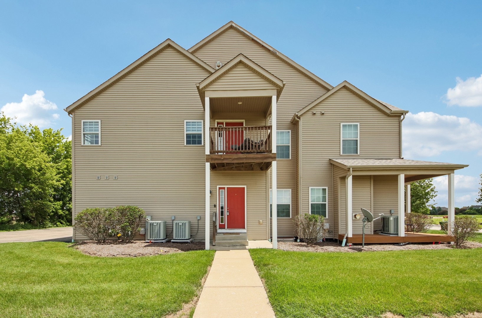 661 Stonegate Drive Sycamore, IL 60178 - Photo 1 of 20