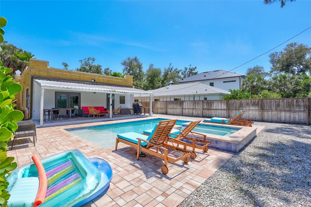 2437 Floyd Street Sarasota, FL 34239 - Photo 36 of 50
